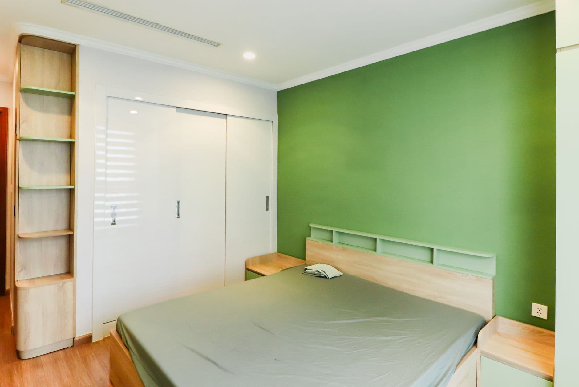 Cover image for Rental Accent Wall Painting: A Realistic Step-by-Step for Temporary Upgrades